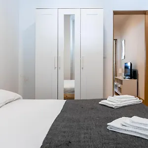 https://entrecampos-family-apartment-with-terrace.hotels-lisbon-portugal.com